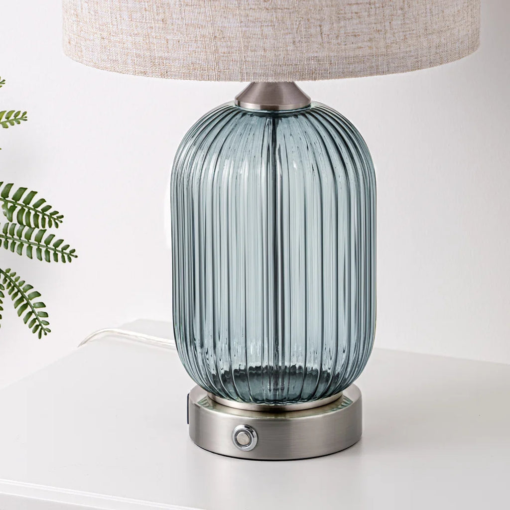 Lampe de table en verre avec ports de chargement USB et ampoule à intensité variable (48 cm)