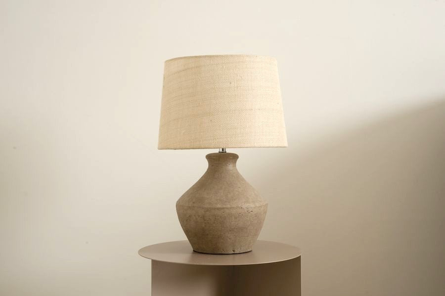 LAMPE À BASE BRUTE EN TERRE CUITE